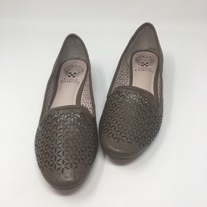 Vince Camuto VP Lancer Perforated Cut out Flats 8B